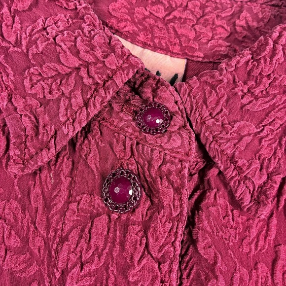 URU Maroon 100% Silk Button Front Top - Picture 3 of 10